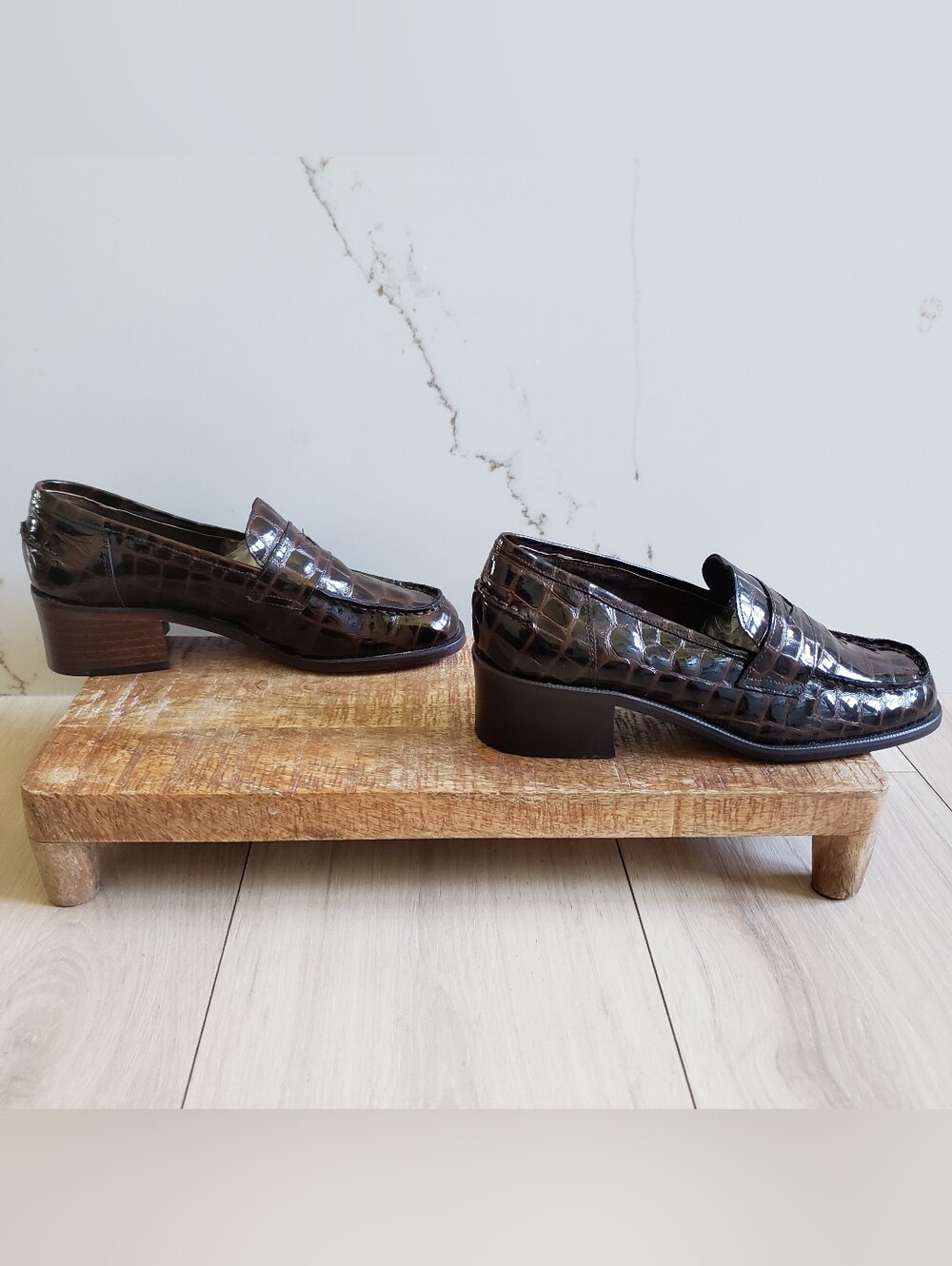 Vintage Guess Penny Loafer Womens 7.5 Croc-Embossed Patent Dark Brown Spain